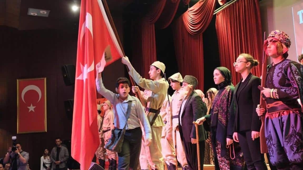 Türk Dili ve Edebiyatı Öğretmeni Ali Haydar Uslu Yönetiminde Hazırlanan Drama Sunuldu
